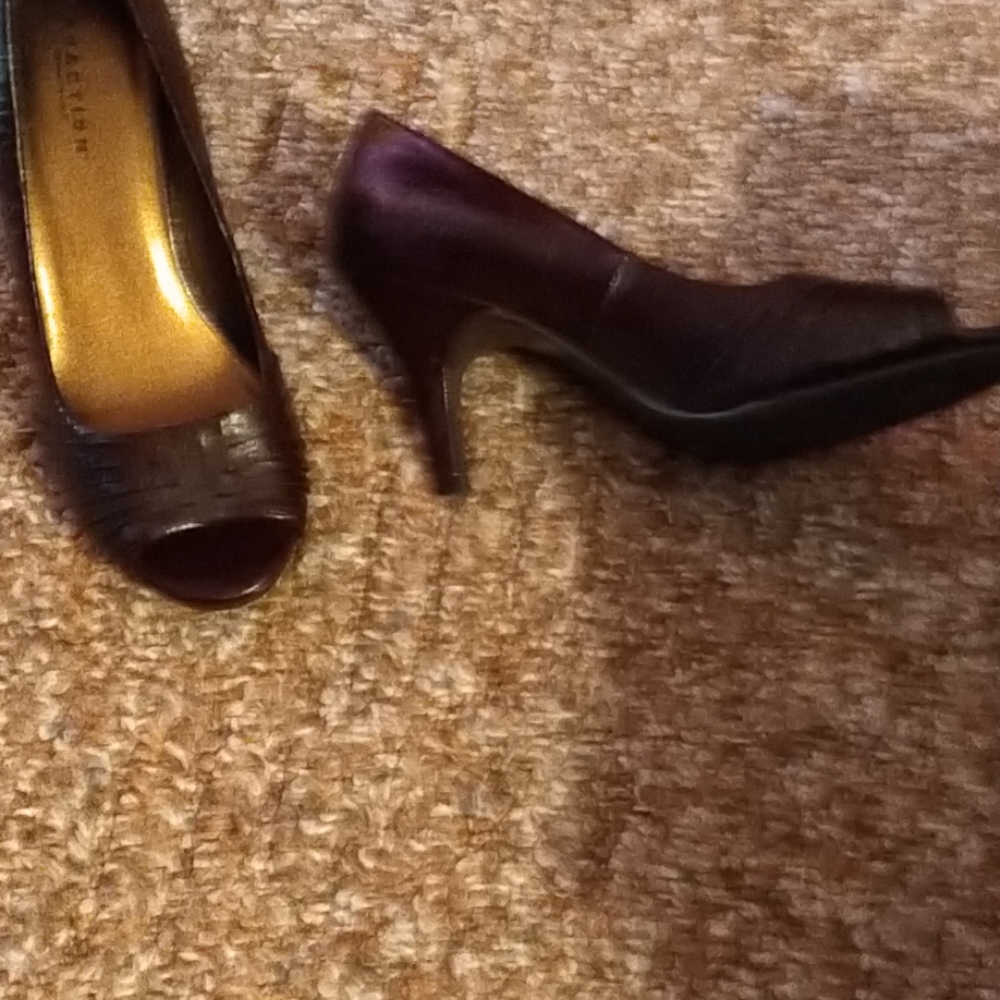 Shoes - Picture 2 of 3